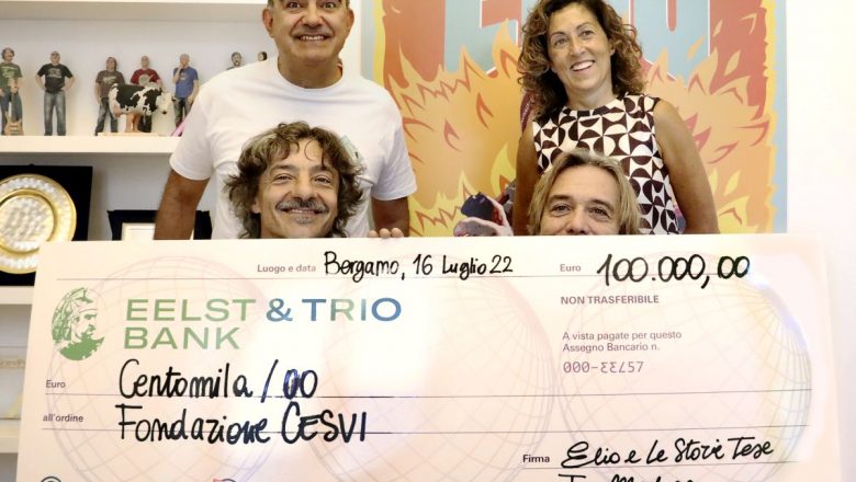 Elio e le Storie Tese e il Trio Medusa hanno consegnato a CESVI l’assegno di 100.000 euro destinati alla ripartenza di Buča