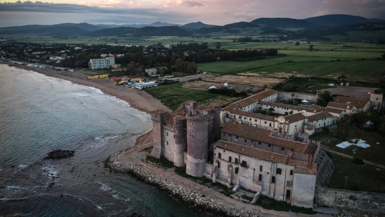 Libri e calici sotto le stelle del Castello di Santa Severa